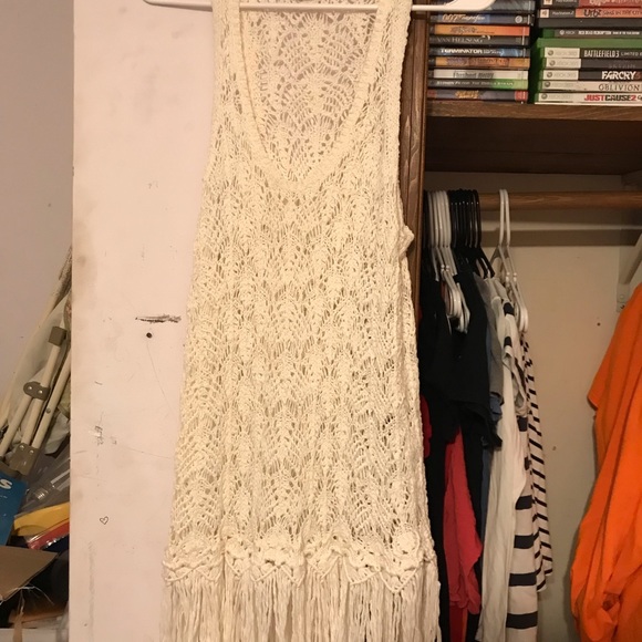 Woman’s Tops - Picture 2 of 8